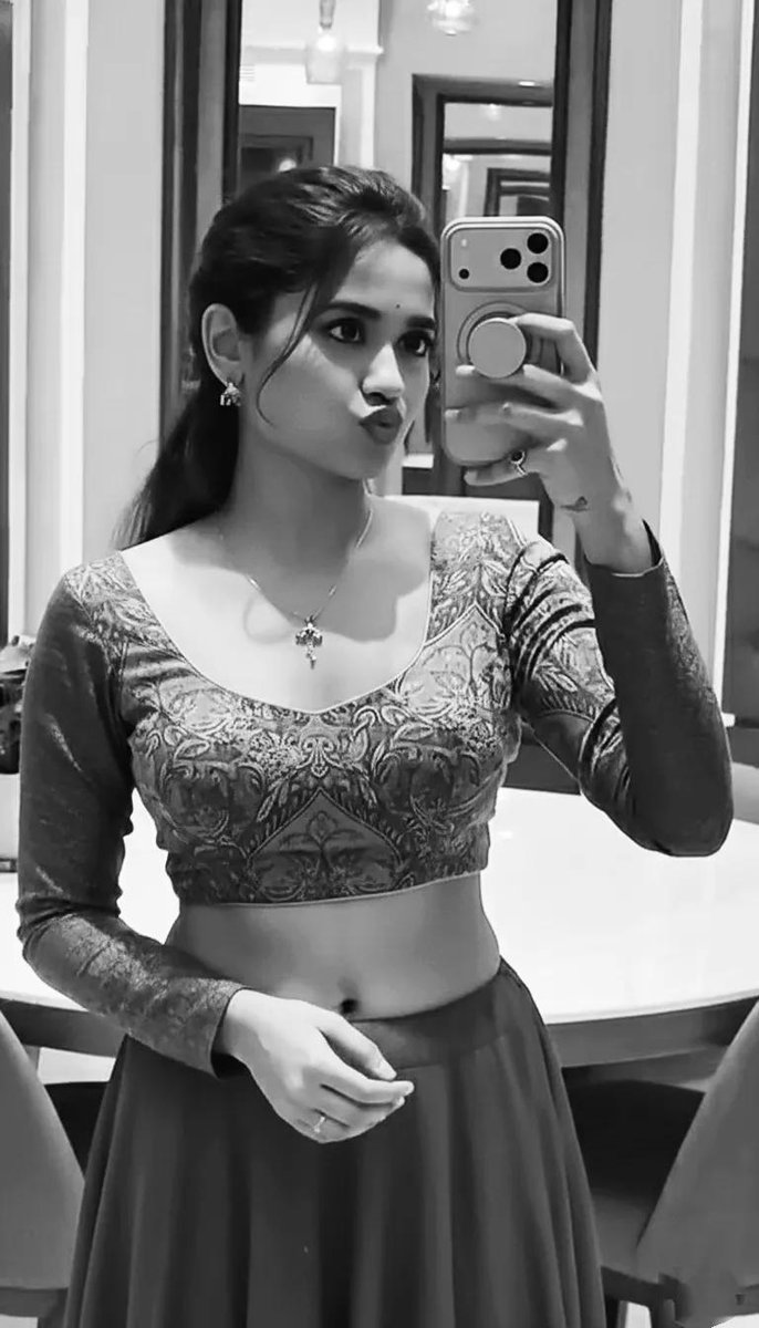 growwwithsp's tweet photo. Teju in her prime time with her abs ... fitness level is peak 🫨 https://t.co/GqblmhsCAx