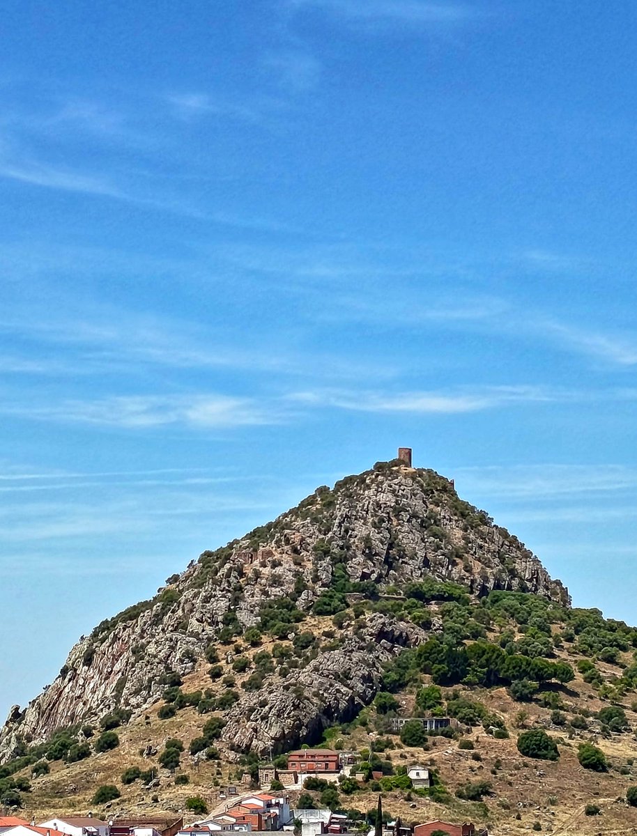 TurismodeAlange's tweet photo. ¿Sabías que el Castillo de Alange estuvo habitado hasta el siglo XVI?

#curiosidades #SabiasQue #alangeeshistoria #visitaalange #felizdomingo https://t.co/tDmD1rKnQg