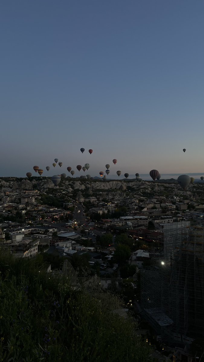 bencellav's tweet photo. Neymiş gece 3 te yola çıkıp nevşehire gidecekmişiz
Gün doğumu ile beraber balonları izleyecekmişiz
Gülümse geç… https://t.co/dzAg9G9Qj7