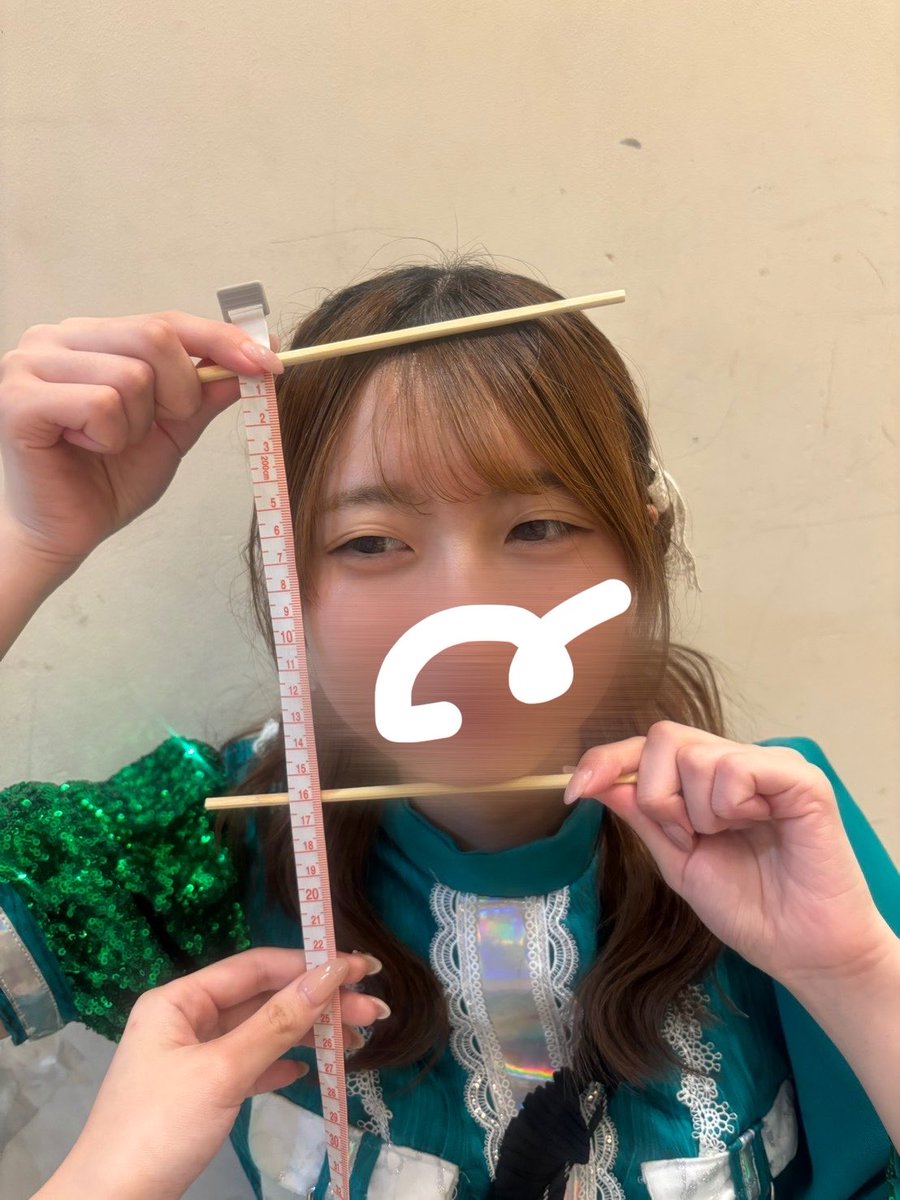 astr__ui's tweet photo. 顔の大きさ 16cm のアイドルです⬇️✨ https://t.co/tPwS7qJHQh