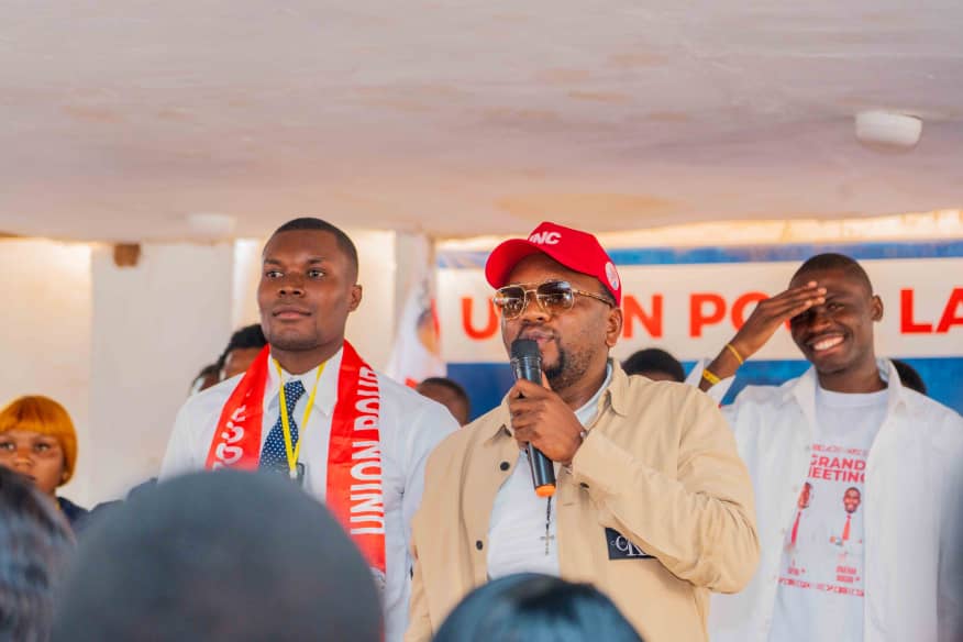 AudreyBombolo's tweet photo. UNC KOLWEZI 

C'est ds l soucis d partager la vision du parti et d'orienter ls jeunes sur la conduite face aux enjeux d l'heure, que le SIF @ChristianMasud_ a répondu à l'invitation d l'hon. @joe_mujinga au cours d laquelle, il a réuni ls jeunes d différents quartiers d la ville https://t.co/I9Mto1PUEW