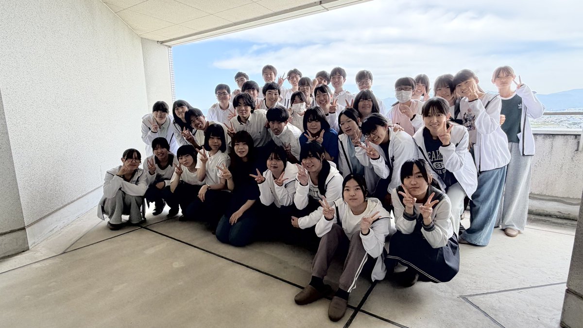 Saibi_HC's tweet photo. 強化練習終了‼️

人数多くなるとこんなに疲れるんだなあ。。指揮者

2日目の午前中は、對本先生にわざわざお越しいただきました。

県生涯学習センター音楽室のベランダにて https://t.co/6gSCgaFvVn