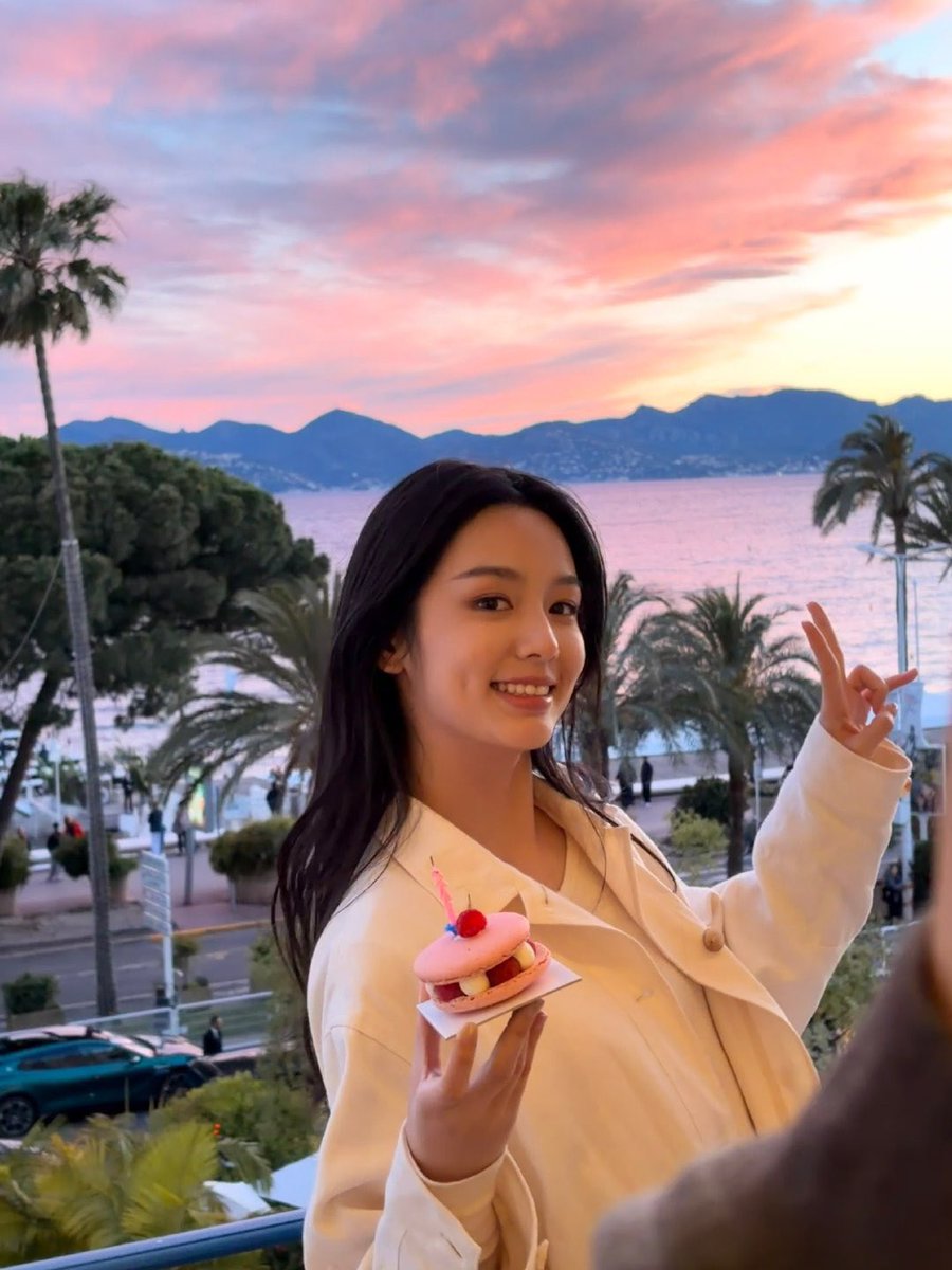 zhouuyeah's tweet photo. "Look, they are here for me! 🩶" https://t.co/lBnDkxekGz