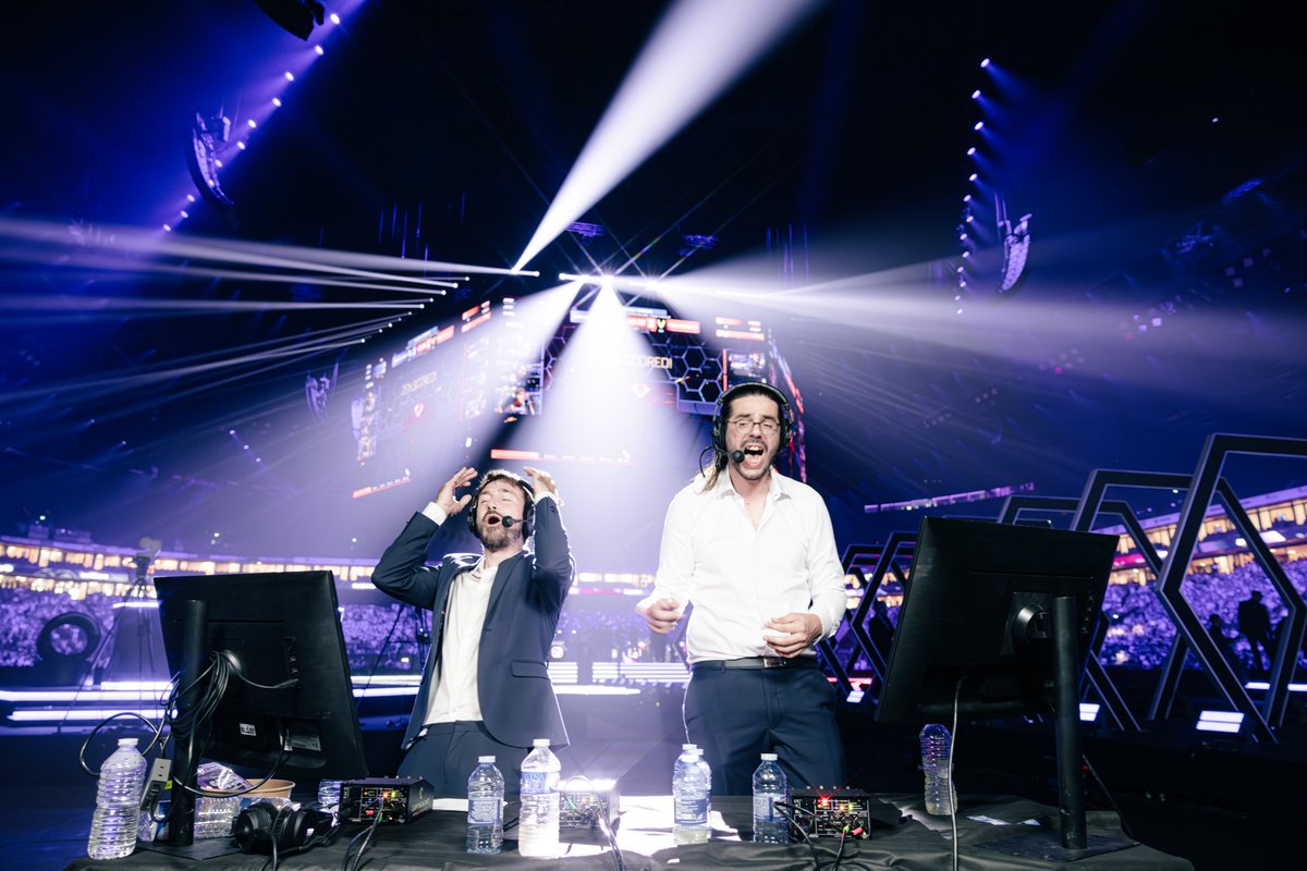 RocketBaguette's tweet photo. ✨ Major de Paris 2026 | Moments de légende 🇫🇷

Merci Rocket League, merci La Défense Arena, merci l'esport !

Mais plus que tout merci à vous d'avoir mis le feu 🔥 et de nous permettre de vivre ces moments ensemble ! 💛 https://t.co/WeVQbS0EMp