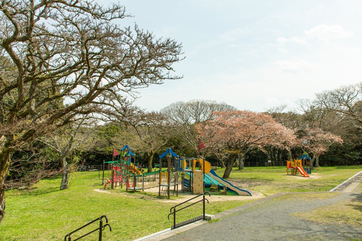 noripavilion's tweet photo. めかり公園。展望台からの景色が圧倒的！目の前に迫力の関門橋と青い海が広がってて最高に気持ちいいですよ。 https://t.co/0DuMb9CveQ