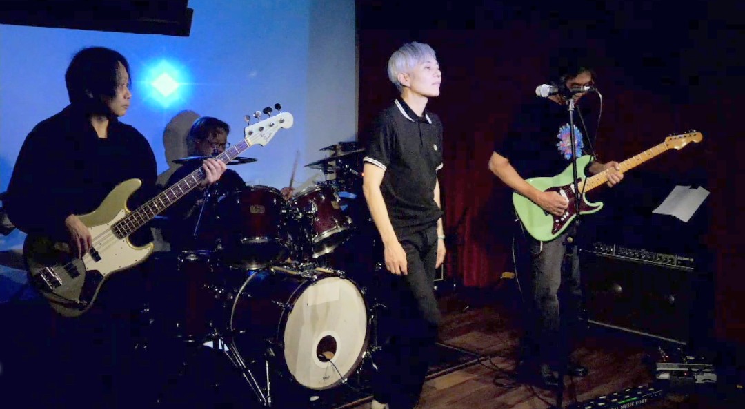 makitatami's tweet photo. 事実を知らずに視聴中😃今回はタカミさん喉の調子がとても良好🎵動きも滑らかで元気そう💃←実際は全通しリハ長過ぎて皆ヘトヘト😰…えっ🙊!?
疲れているように見せないのがプロなのだろうけれど🤔疲れが本番の緊張を何処ぞへ吹き飛ばし力みもなく自然体で素敵に魅せるとは😲人体の不思議✨ #Loverb https://t.co/CXOqfn3yai