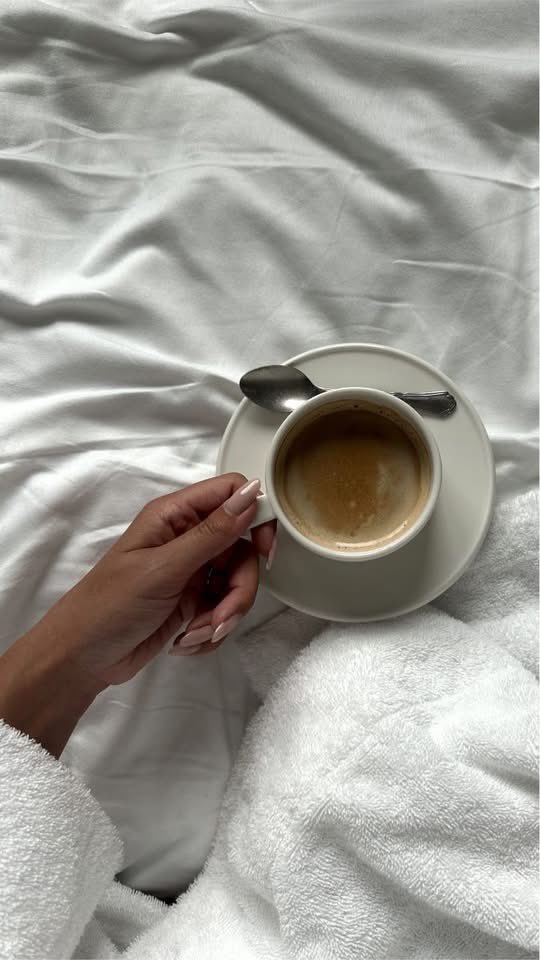 Elyvanaa's tweet photo. re-energizing myself in the morning looks like https://t.co/B9x033YvBm