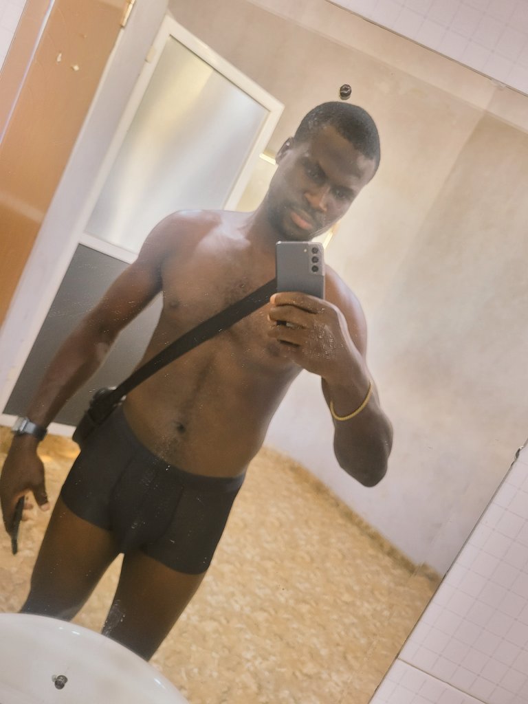 UcheChineke4's tweet photo. Swimming time https://t.co/atQOSFDQP8