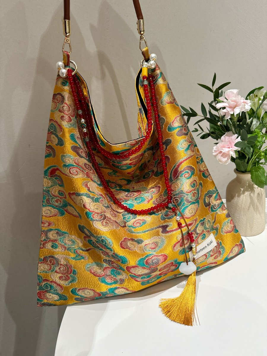 three_fleas's tweet photo. Luxury Chinoiserie Beaded Silk Bag

https://t.co/1f6jjgf5JU

#threefleasbags #chinoiserie #chinoiseriechic #shoulderbag #stylishfashion https://t.co/YPrfkL9sWj
