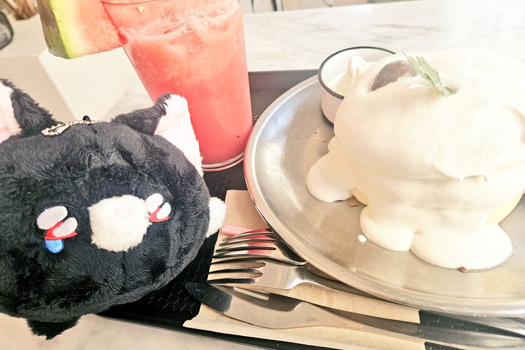 solsticearea's tweet photo. 시간이 좀 떠서 디저트 타임🍴
#꽈당솔음 https://t.co/f21pl6PJPp