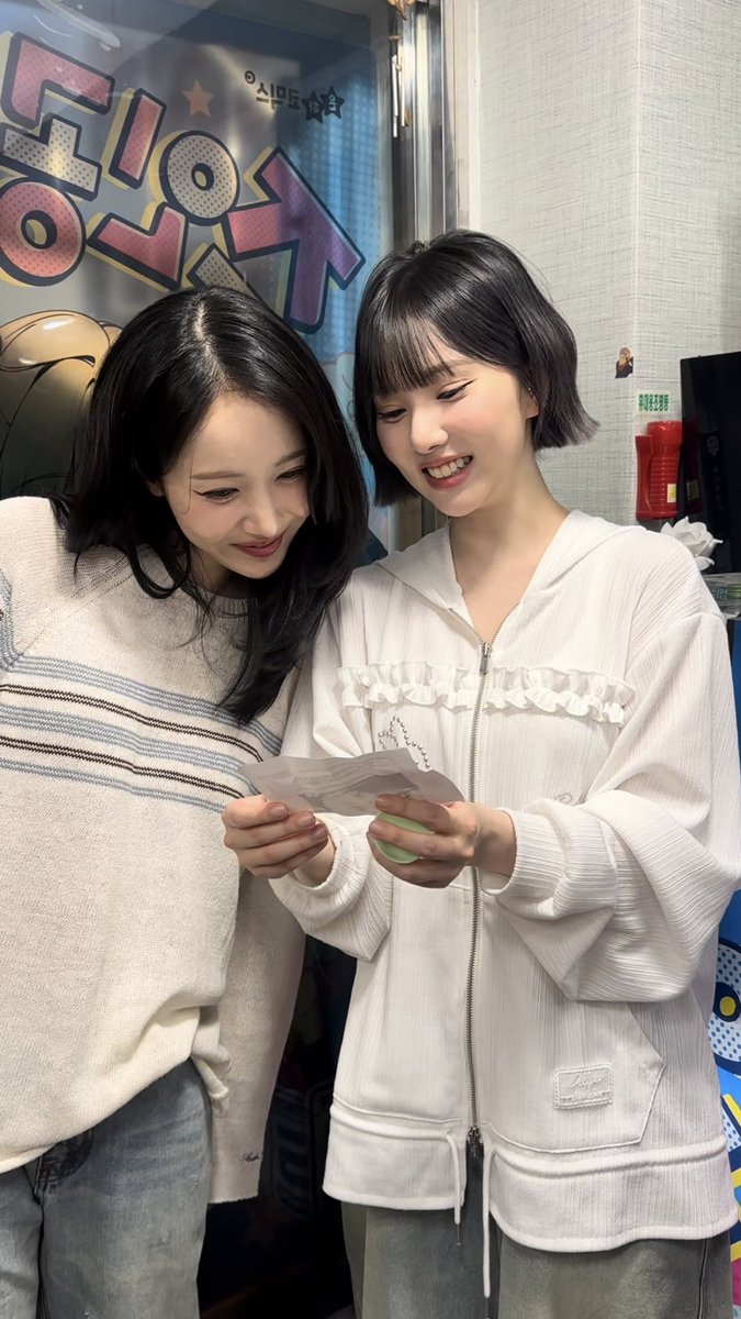 gfriend_m212's tweet photo. 은비즈 귀여워ㅓㅓ🐱🐰♥️ https://t.co/vAm1uwclGn