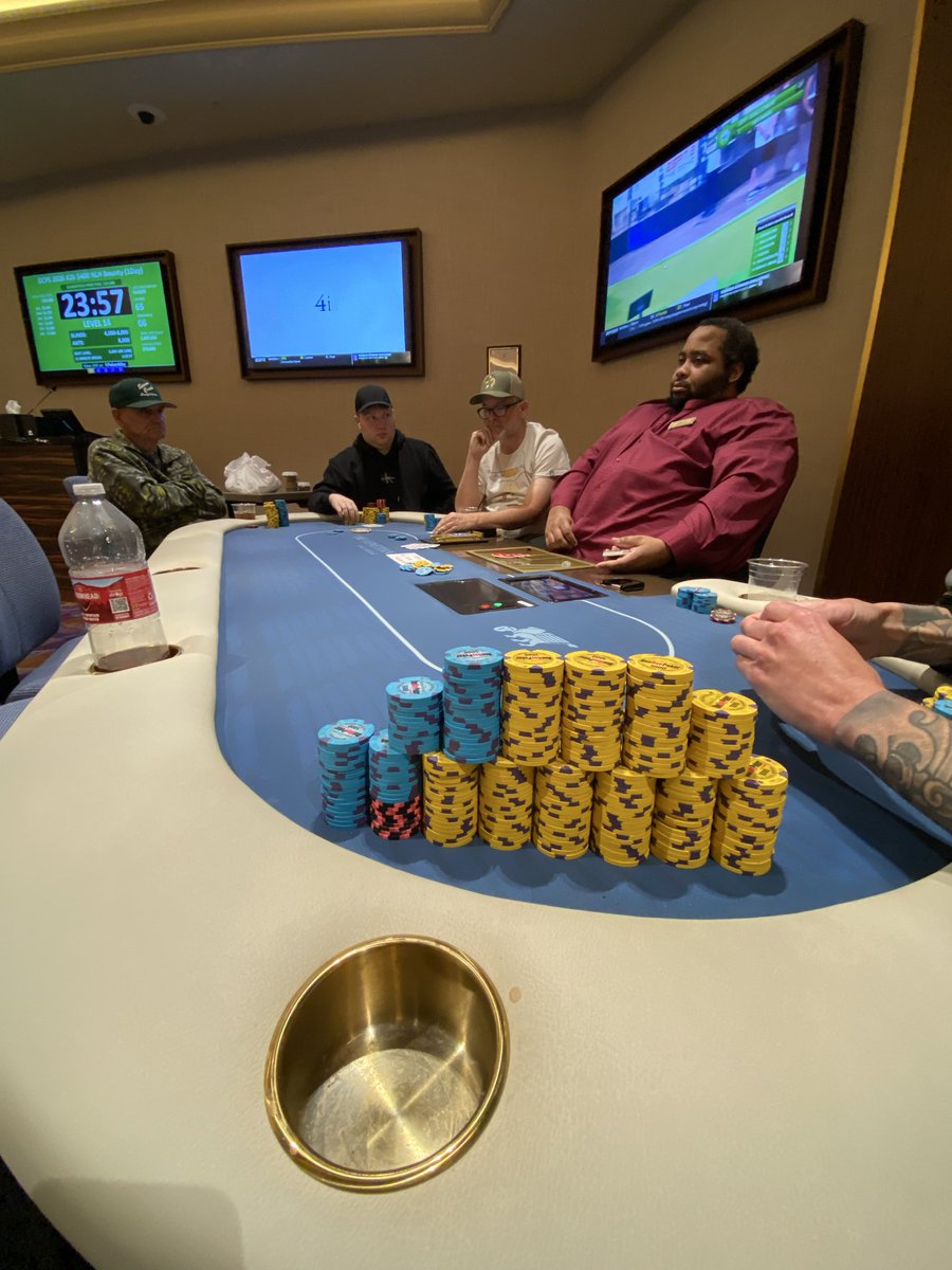 RealKevinMatter's tweet photo. @VenetianPoker final table $400 bounty 6 left https://t.co/9GliYQqSIy
