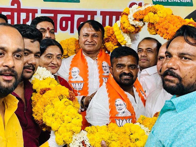 TheNewsCanvas_'s tweet photo. जयपुर BJP कार्यालय में अमित गोयल का भव्य सम्मान...

@BJP4Rajasthan  @BJP4India 

#jaipur #amitgoyal #govindvalmiki #valmikisamaj #scmorcha #rajasthanpolitics #thenewscanvas https://t.co/QdpKviHwhm