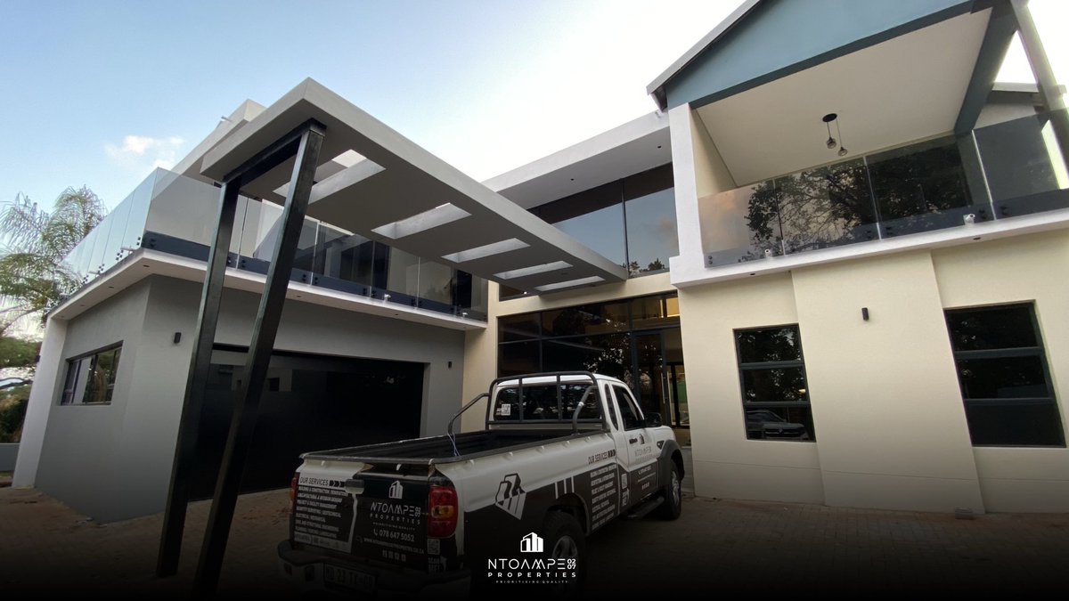 Ntoampe0207's tweet photo. Final touch-ups underway at our Tzangeni Estate project in Tzaneen. 🏡✨

We’re in the home stretch and preparing for final handover to our client. Another quality project nearing completion!

#TzangeniEstate #Tzaneen #ConstructionUpdate #ProjectCompletion #Ntoampe0207Properties https://t.co/eCnxAMk3zp