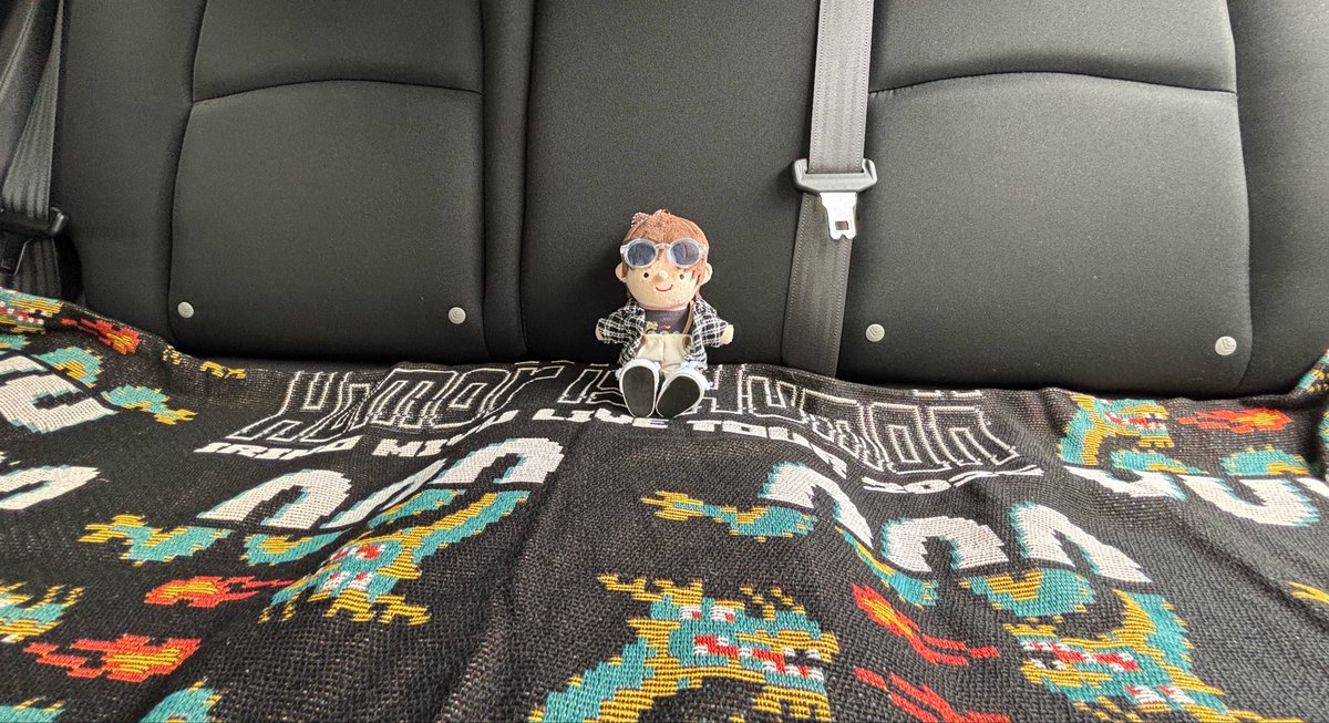 subaccount_shi's tweet photo. やっとラグ敷けた!
これからコロミユくんと色んなところにお出かけたい🚗ニットバッグはティッシュとか小物入れになりました✌️
#HumorisHuman
#入野自由
#UUU
#コロミユぬい活部 https://t.co/n8Kr8jC7jT