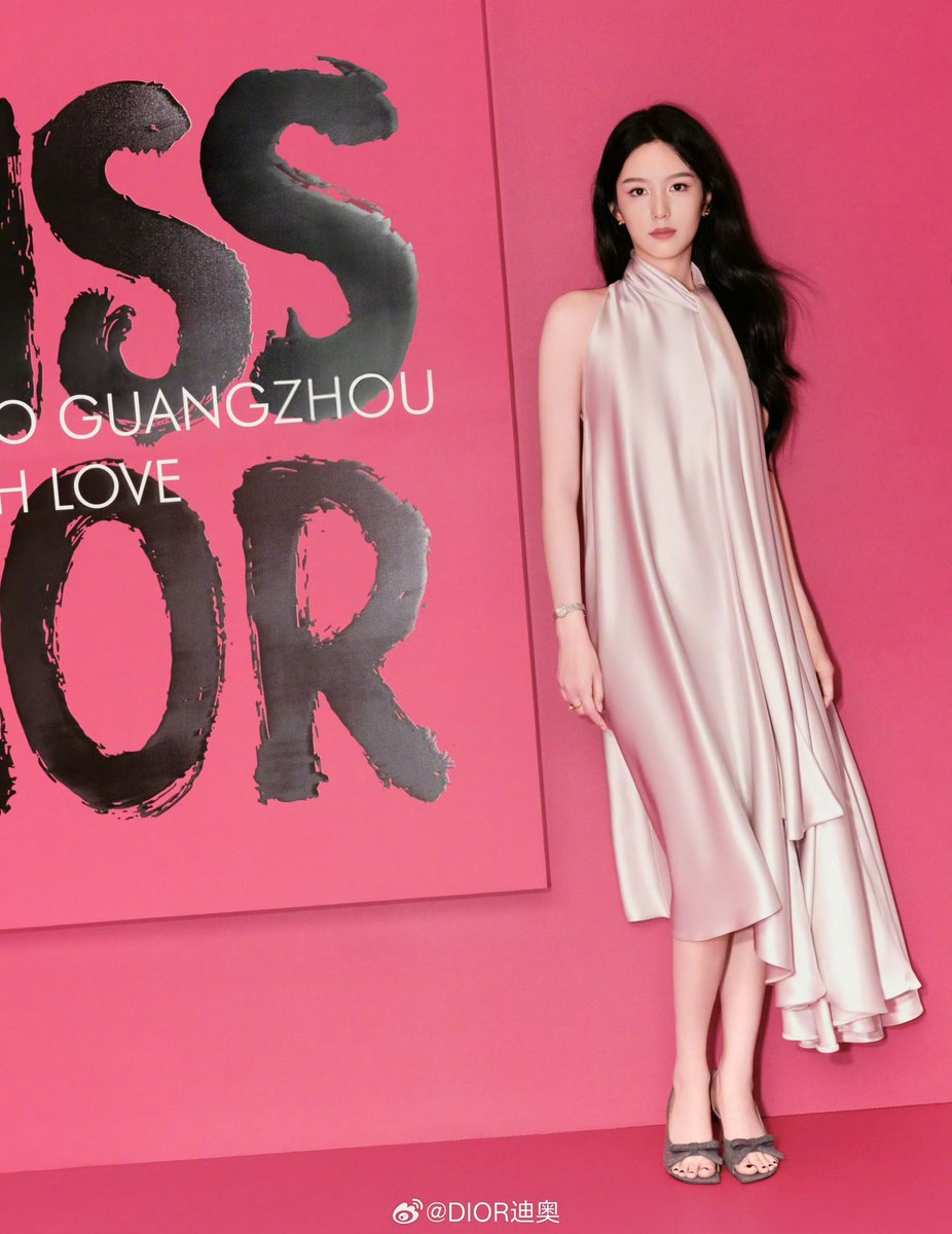zhouuyeah's tweet photo. In pink, we always trust. https://t.co/6t8frhQWYm