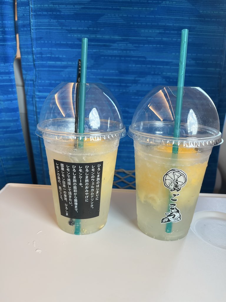 ponpocomama's tweet photo. ビールスタンド重富隣りのレモンサワーとレモンスカッシュ、絶品です🍋
生搾りのレモンが丸々1個、皮ごと入っていて味も甘すぎずスッキリ
新幹線の帰りのお供になりました
広島、また行かなくちゃ
#frontale #フロンターレ 
 #フロサポ勝点3とれっちぇ広島 https://t.co/Br2AH5fvHW
