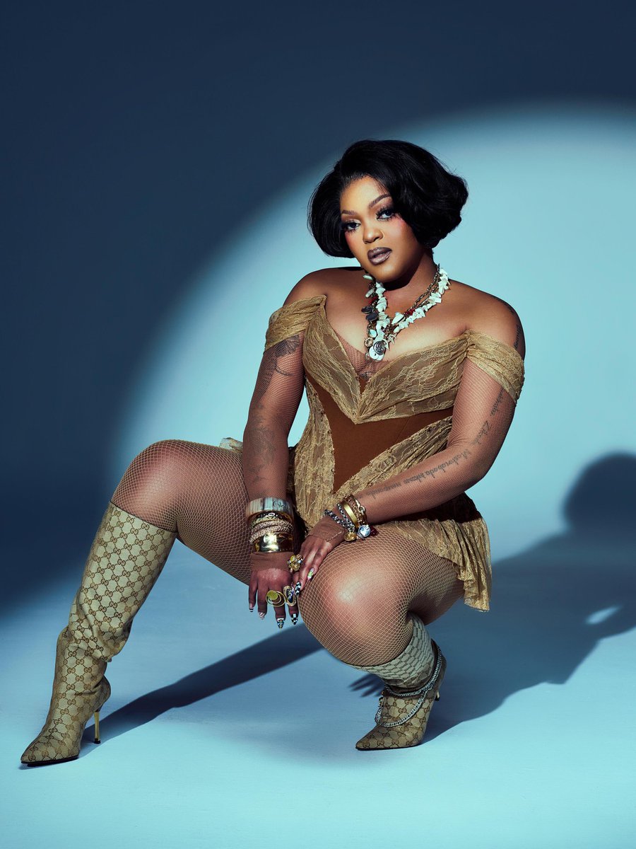 Musa_Khawula's tweet photo. DBN Gogo celebrates her 33rd birthday. https://t.co/x3qnCB0z4H