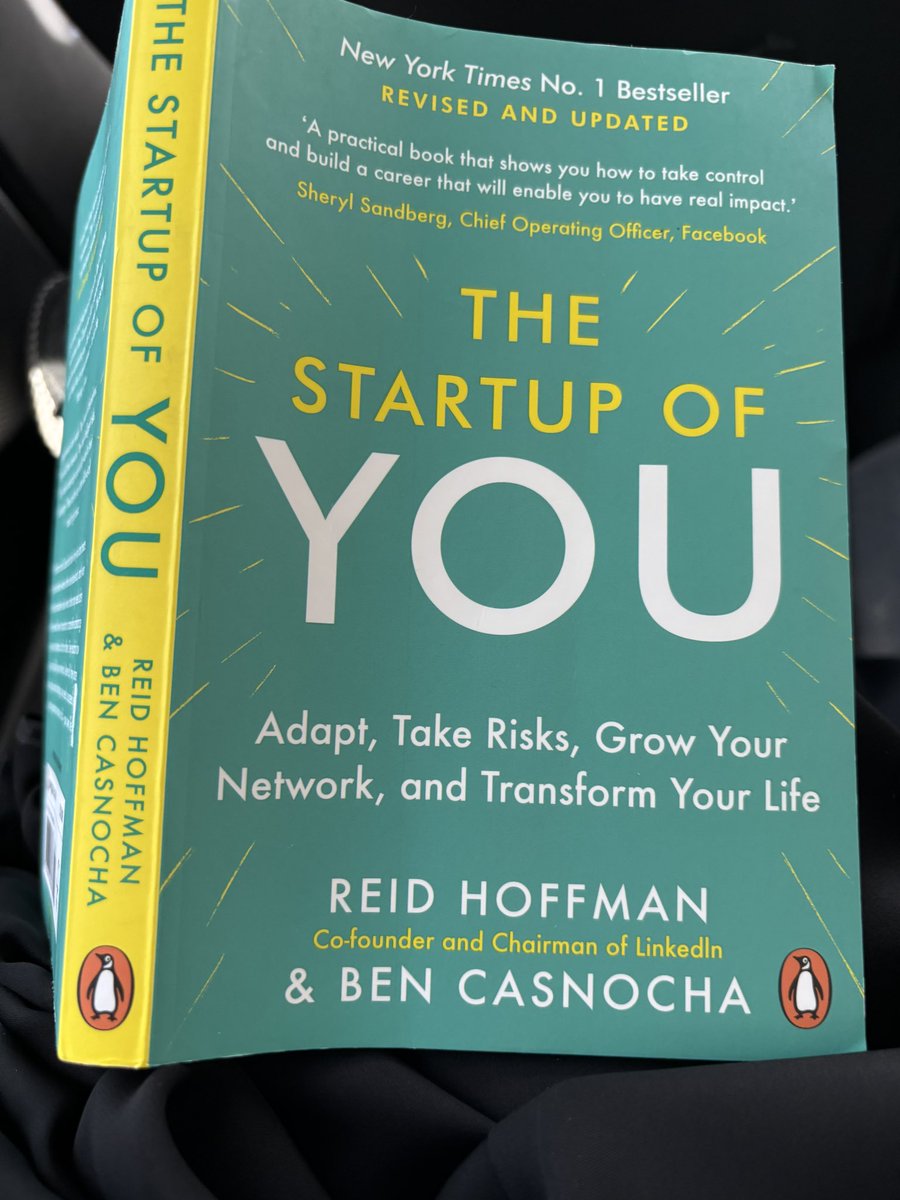 FadwaAlhargan's tweet photo. أقرأ حالياً كتاب The Startup of You لـ Reid Hoffman، وهو ثالث كتاب أقرأه لنفس الكاتب.

أستمتع بأسلوب ريد في الطرح، فطريقته في الشرح سلسة وبسيطة، كما أنه يثري أفكاره بالعديد من الأمثلة المستمدة من تجاربه الواقعية. https://t.co/XNotxOHngP