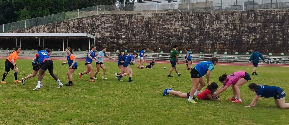 RugbyGalicia's tweet photo. 👌 As selecciòns galegas femininas das categorías M18 e M16 realizaron onte un adestramento no campo de Fontecarmoa, Vilagarcía de Arousa, cara a sua participación no CESA7s a disputarse en Valladolid os próximos 13 e 14 de xuño 

#RugbyGalego https://t.co/d4rE0bjY7d