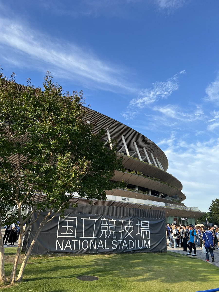 _de_hi_'s tweet photo. 来たぜ国立(・ω・)しっかり勝ってW杯へ https://t.co/25yTHT7Udj