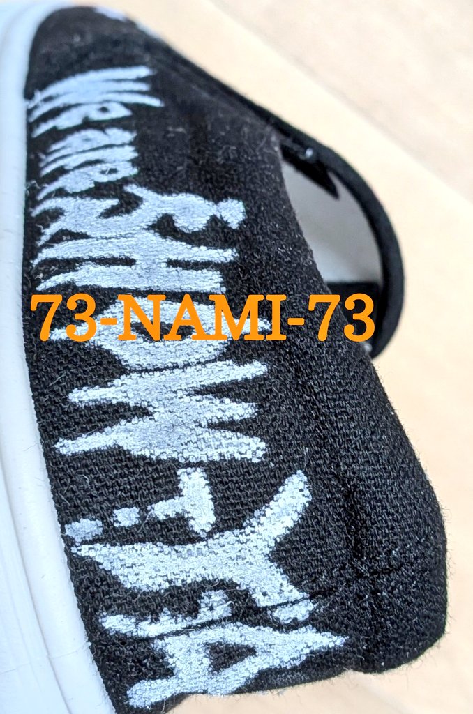 73___NAMI___73's tweet photo. スリッポン2時間半で、できた！！！
才能に震える天才！！！

少し手直しして、乾いたら防水スプレーして完全に完成！！！ https://t.co/IRtBz0ihUE
