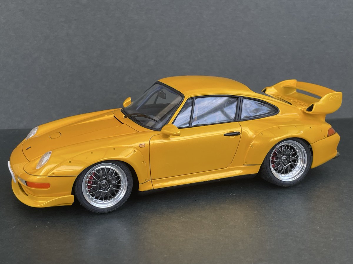muranusi's tweet photo. タミヤ　ポルシェ911 GT2完成
パールイエロー使いたくて作ったけど、黄色が主張しすぎて、大好きな911の形が見えにくくなってしまった
でも911はやっぱりかっこいい https://t.co/gSPP7r2aqm