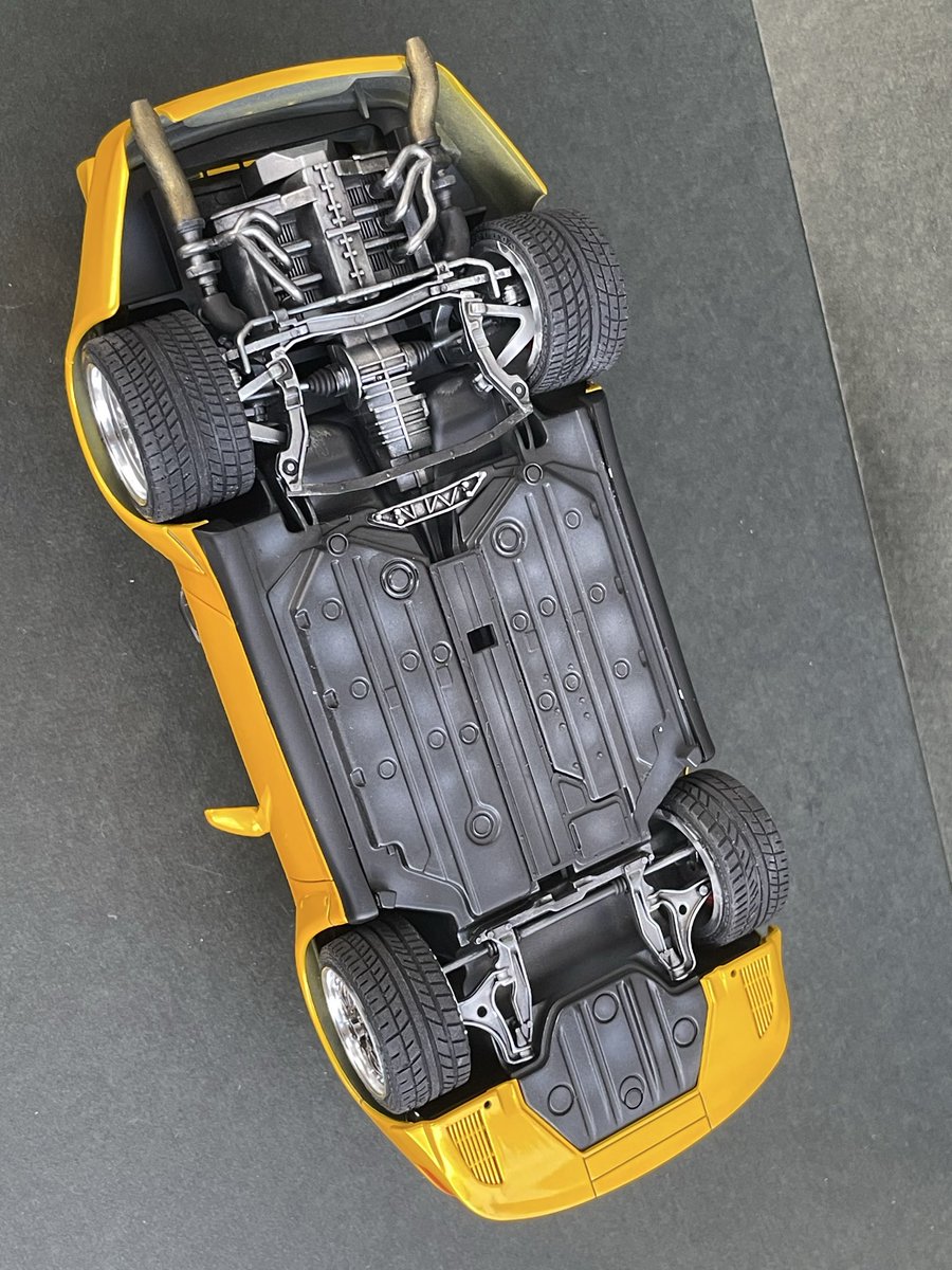muranusi's tweet photo. タミヤ　ポルシェ911 GT2完成
パールイエロー使いたくて作ったけど、黄色が主張しすぎて、大好きな911の形が見えにくくなってしまった
でも911はやっぱりかっこいい https://t.co/gSPP7r2aqm