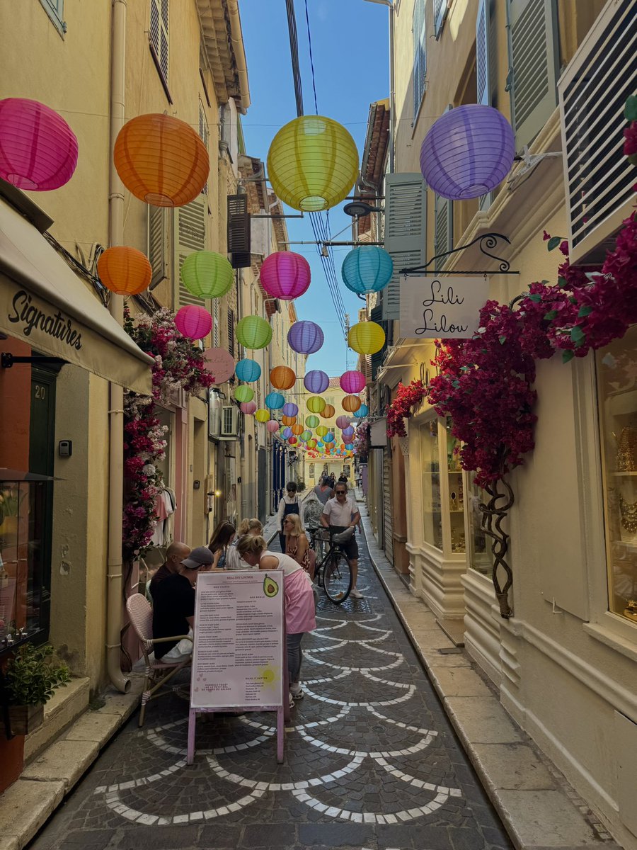 onlytoff's tweet photo. Antibes #CotedAzurFrance https://t.co/4FIDHIjr4G
