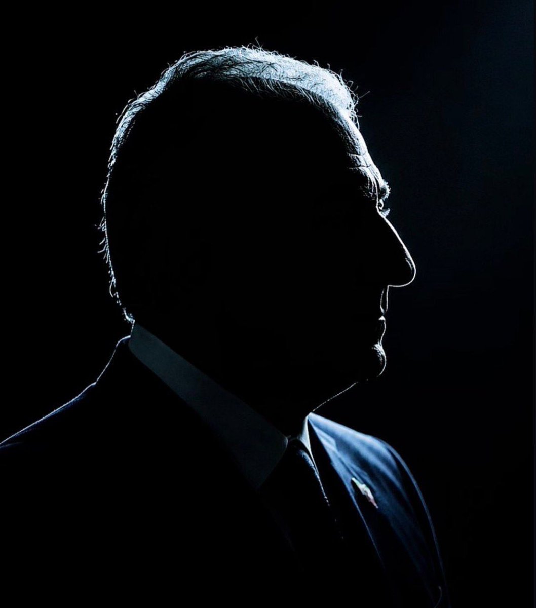 Aapostrophe_Ss's tweet photo. When we risked our lives on Iran's streets, we shouted his name Crown Prince @PahlaviReza.
Mr. President @POTUS , you must talk to our leader, not the terrorist IRGC. Listen to the Iranian people. #StopIRGC and finish the job. https://t.co/gwg2Ixa0Gx