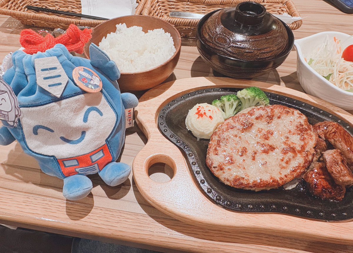 1222mimi's tweet photo. インテお疲れ様でした。
反省会も含め打ち上げ https://t.co/5aZLLIo3tR