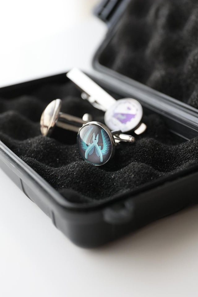 MoonSkinCs's tweet photo. This couple on Reddit got married yesterday, and someone gave them these T/CT cufflinks as a wedding gift

Would you wear these on your wedding day? 🤔 https://t.co/Op5sx0QTA1