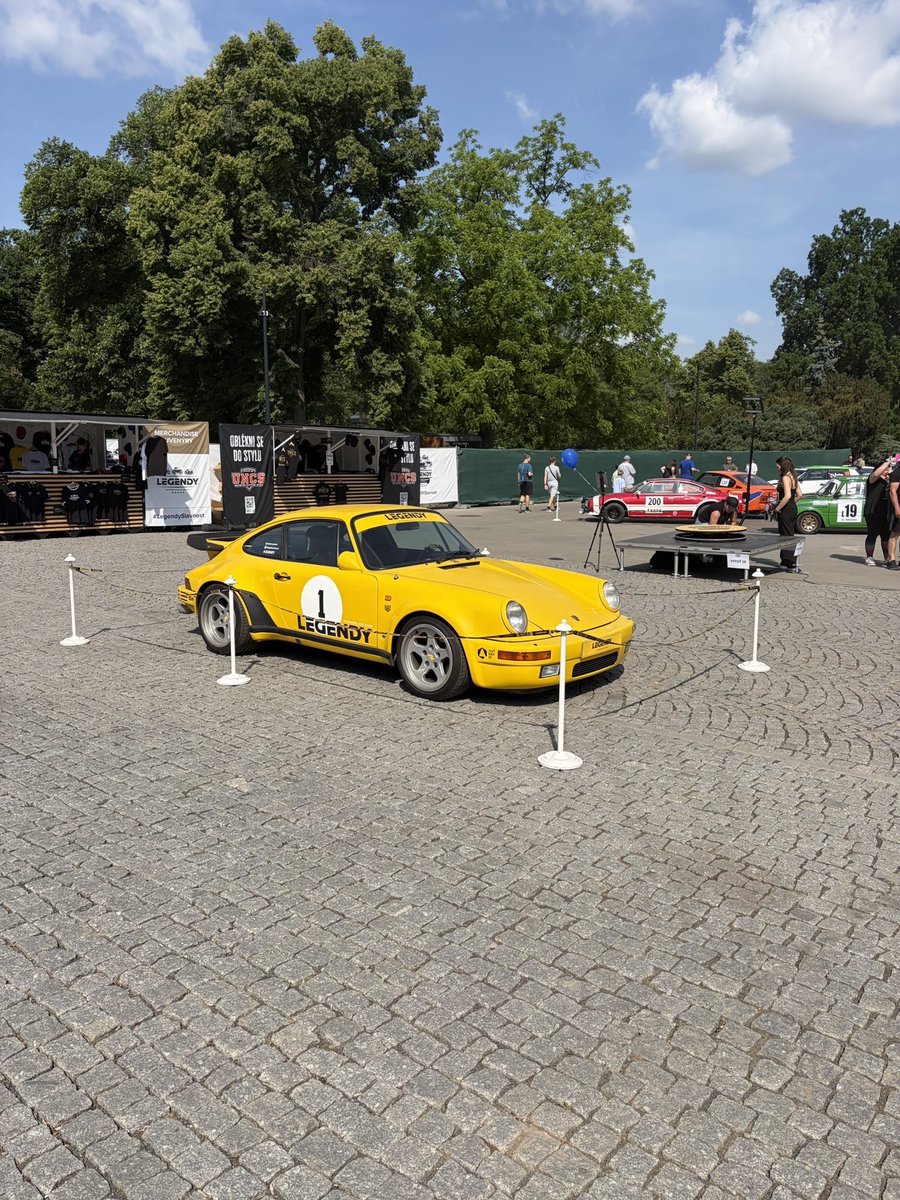 slovakevguy's tweet photo. Dnes tu. Sú tu aj nejaké zaujimavé elektriky, idem si pozriet napr:

- Škoda Epiq
- Volkswagen XL1
- Alpine A390 a dalšie

#legendy https://t.co/RdL9kP2VEw
