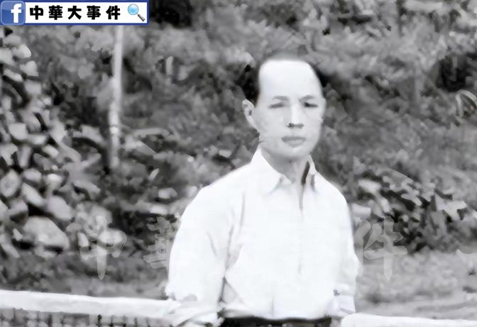 1962年看守張學良25年的特務隊長劉乙光要被調走了,得知這個消息,50歲的趙一荻說了3個字:我恨他。劉乙光比張學良大幾歲,畢業于黃埔四期,與 ...