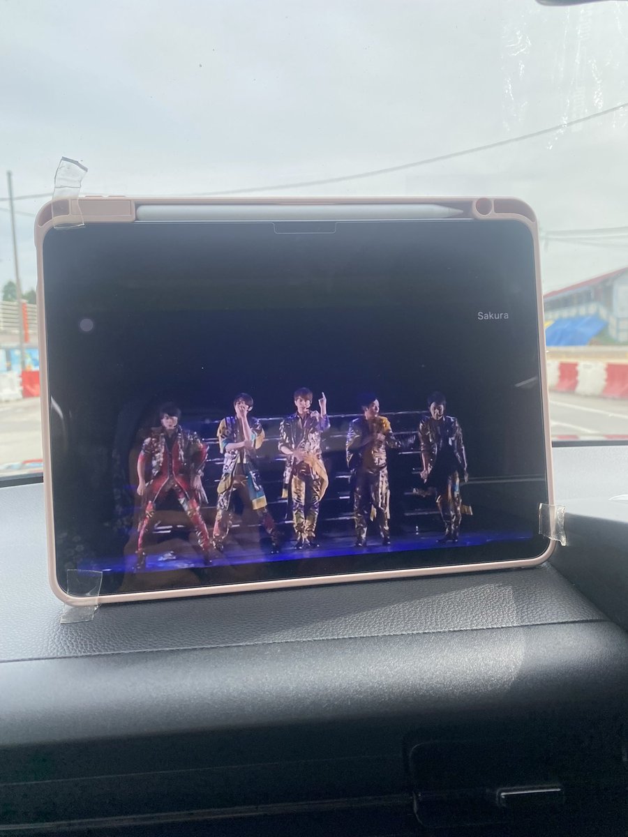 harshaz4's tweet photo. unfortunately I’m on the road for the next 6 hrs but

I’m ready 💙❤️💚💛💜

#Arashi
#WeAreArashi
#ArashiFinalTour https://t.co/kpKnCftqCu