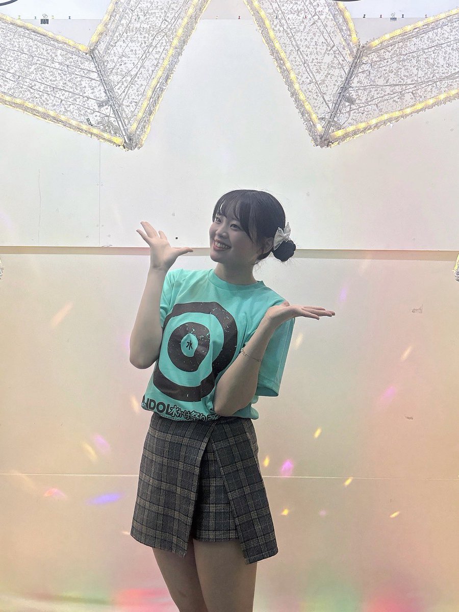 aqua_next's tweet photo. "チャーマンズインストアライブ"ありがとうございました！

ステージにヤシの木やハイビスカスがあって南国気分でした〜🌴🌺

とっても楽しかったです！
見に来てくれたみなさんありがとうございました✨️

はるな🌙 https://t.co/sxhBHkTqUt