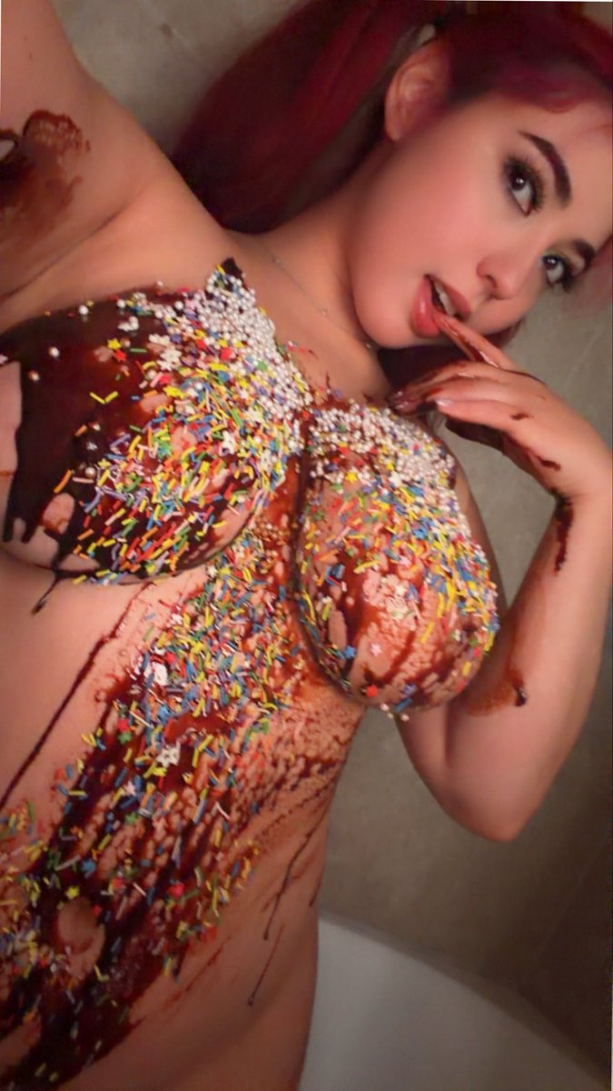 JessWhitmore_'s tweet photo. Thank you guys for an amazing tip war! And thank you @stacy_xstacy and her room for being down for some last minute fun! HAPPY SUNDAE! And last day of rank! 🥳 https://t.co/0yAcZsc2LC