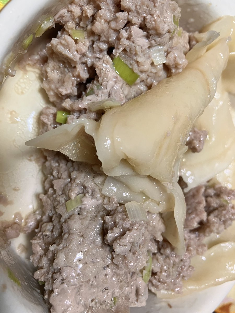 hirokihi92's tweet photo. 今日の晩御飯は、ヤケクソ小籠包とガーリックシュリンプ🧄
ヤケクソ小籠包は、混ぜてレンジでチンするだけでめちゃくちゃ簡単なのに、ほぼ小籠包の味がした‼️ 笑
ガーリックシュリンプは、美味しいのが当たり前だよね 笑
#料理男子 #おうちごはん #おうちご飯 #ヤケクソ小籠包 https://t.co/e7bJ0IphLd