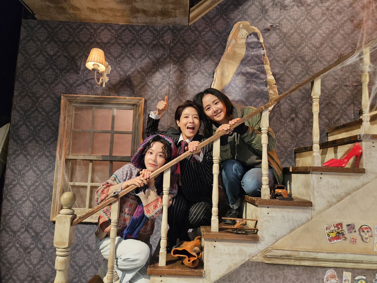 rnbtheatre_kr's tweet photo. [#오펀스] ORPHANS 🏚️

📷마지막 가족 사진 공개

𝐓𝐎𝐃𝐀𝐘'𝐒 𝐅𝐀𝐌𝐈𝐋𝐘

❙ 해롤드 #양소민
❙ 트릿 #문근영
❙ 필립 #김주연

양소민, 문근영, 김주연 배우의 마지막 공연이 곧 시작됩니다. 따뜻한 격려와 응원 부탁드립니다!

2026.03.10 - 05.31
대학로 TOM(티오엠) 1관
#연극 #오펀스 https://t.co/Pk5vWHfecr