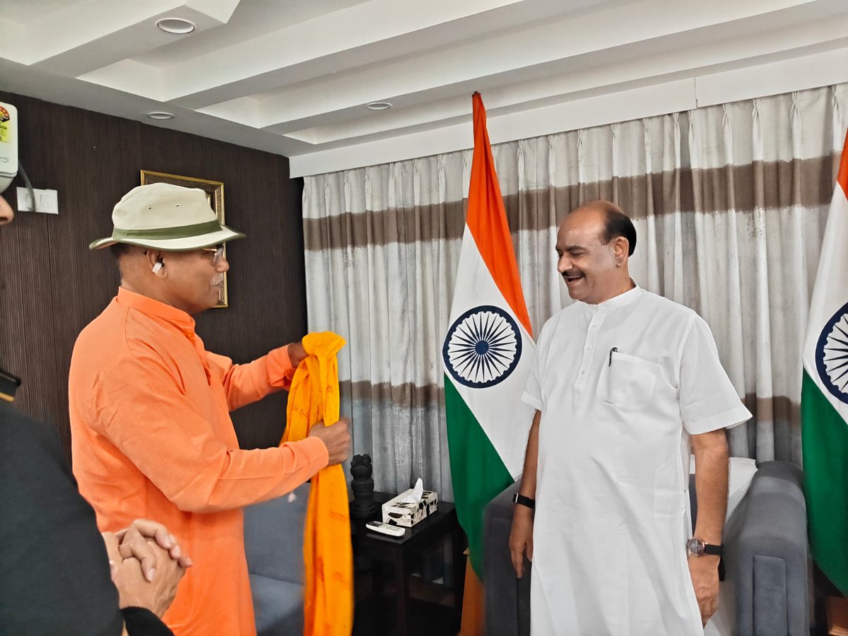 opsainiias's tweet photo. आज कोटा प्रवास के दौरान लोकसभा स्पीकर आदरणीय श्री ओम बिरला जी सें उनकें कैंप कार्यालय कोटा में शिष्टाचार भेंट कर बहुमूल्य मार्गदर्शन प्राप्त किया। इस दौरान उनसे विविध विषयों पर चर्चा हुई।
@ombirlakota
#OPSaini #Opsainiias 
#ओपी_सैनी #ओपी_सैनी_आईएएस https://t.co/iMsQa6zgtC