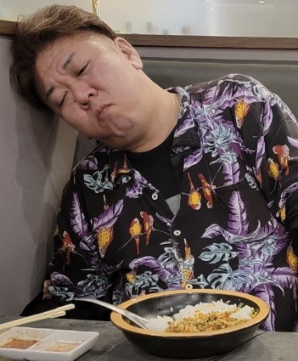 jaixjai0828's tweet photo. Aloha beyond Ch.
結成以前のオフ会写真🥸
［撮影：代表りあ吉］

左：1軒目のじゃい⤴︎
右：7軒目のじゃい⤵︎

誰か一緒に飲まないか？w https://t.co/sot6Eb0fNi