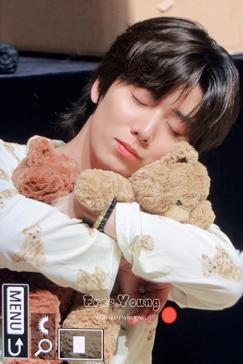 Freeyoung0511's tweet photo. 260531 앙><

#SF9 #에스에프나인 #휘영 #HWIYOUNG #フィヨン @0_rbsl https://t.co/5Seoznu7Sz