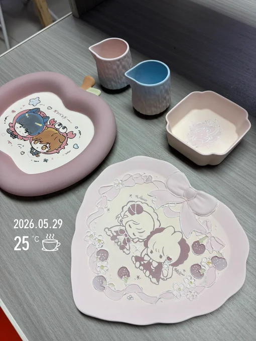 so I went to Jingdezhen to draw my own plate over the weekend The first batch is already out and my plate turned out really cute Can't wait for my Xavier and Kagehina