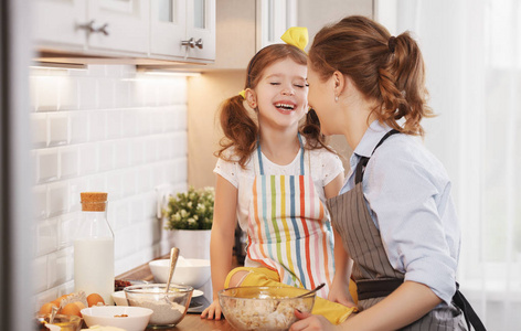 DoeGreeno1515's tweet photo. Weekend win: baking chocolate chip cookies with my kiddo, flour in our hair and smiles on our faces https://t.co/V98z6xdl1N