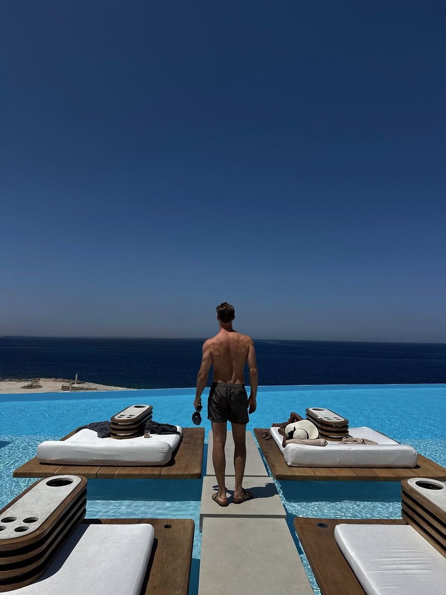 MaxxingDelusion's tweet photo. this is what saying no to the default life looks like. https://t.co/OxkcMWjlmh