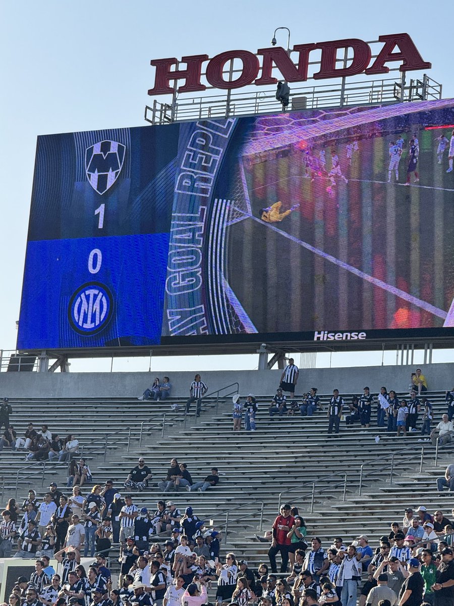 CFgarza's tweet photo. @JFTIGRES @AsiEsMonterrey Lugar al que nunca van a ir ahí eta tu copa que jajajajajaja vívela y disfruta Mty es más probable que en años le de la vuelta en liga pero tú ganar 5 imposible https://t.co/ZT9iUqtDvQ