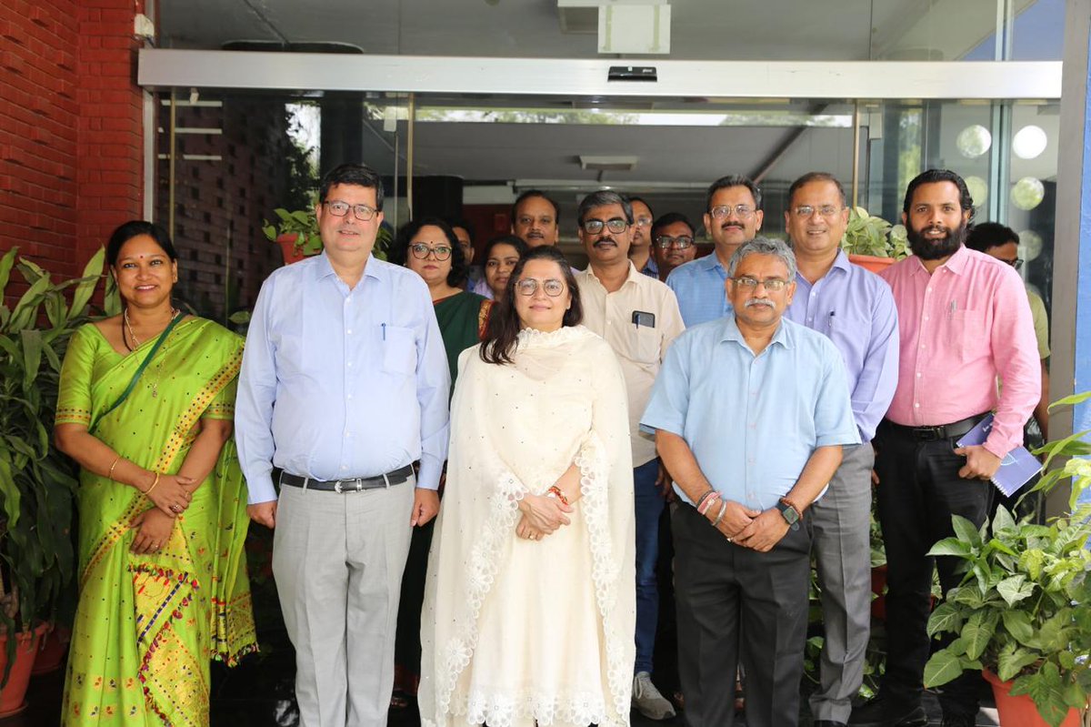 TribalAffairsIn's tweet photo. Strengthening tribal healthcare through scientific research and capacity building.

Smt. Ranjana Chopra, Secretary, Ministry of Tribal Affairs, led a high-level delegation comprising Shri Manish Thakur, Additional Secretary, and Dr. Varnali Deka, Director, to CSIR-NBRI, Lucknow on 20 May 2026 to advance the “Capacity Building of Tribal Healers” initiative under DA JGUA scheme. (1/2)

#JanjatiyaGarimaUtsav 
@narendramodi @PMOIndia @rashtrapatibhvn @jualoram @Dduikey