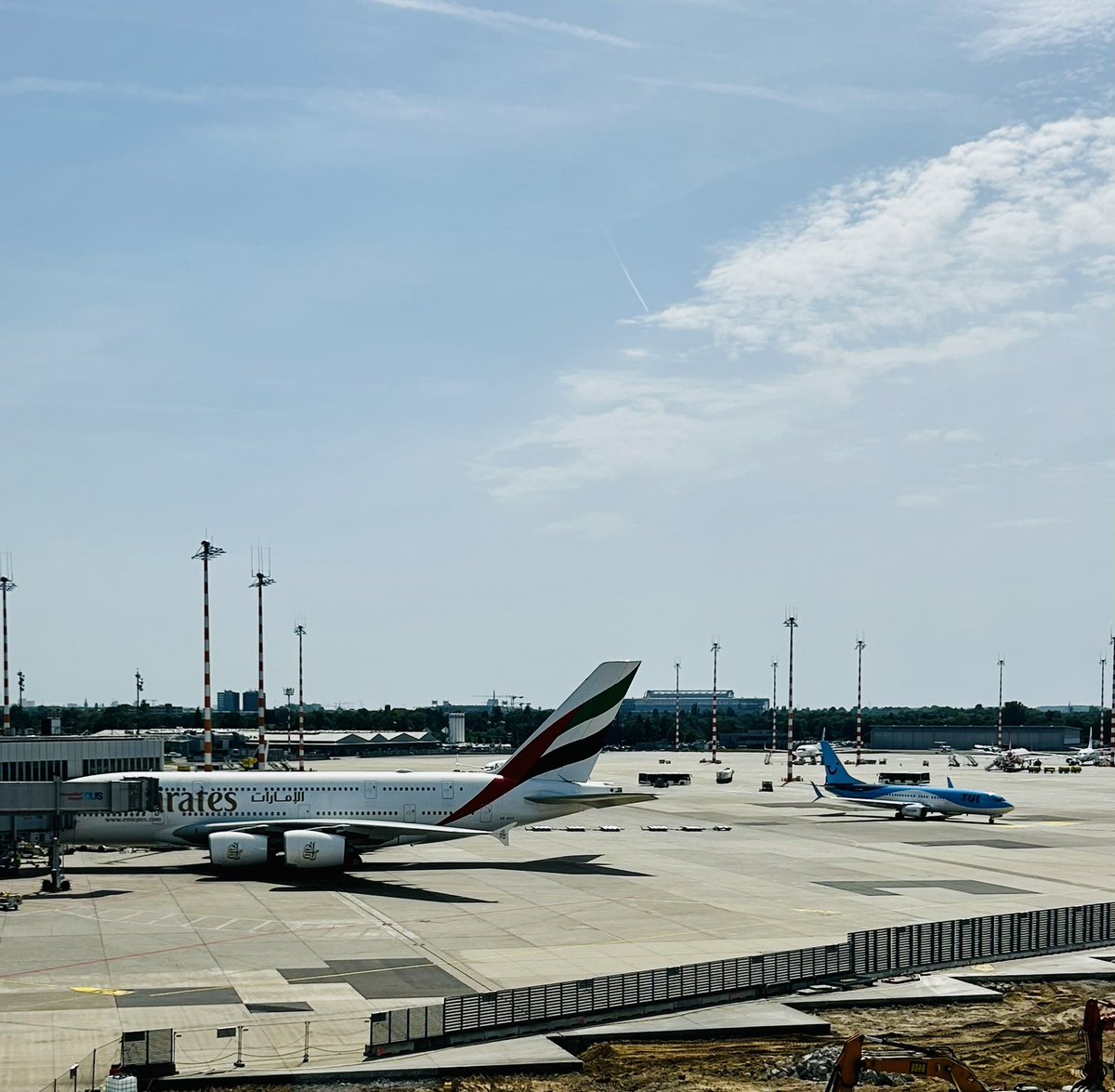 HofmannAviation's tweet photo. #CEOinterview with Lars Redeligx from Dusseldorf Airport. We talked about the airports ambition to offer more long haul flights again.
@dusairport @emirates https://t.co/oS4u4HvEgP