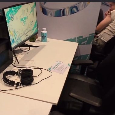419twizzz's tweet photo. Clix and Higgs packed up and left the Summit LAN so fast they didn't even take their welcome cards 💔 https://t.co/ps4YihmgZC