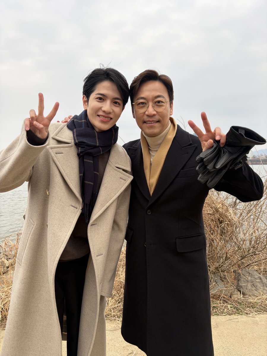 argang5's tweet photo. 어제 '열번찍어 안넘어가는 나무는 없다' 마지막 촬영을 마쳤습니다. 너무 짧게 나와서 아쉽긴 하지만 즐거운 시간이었습니다. 또 만나요~ https://t.co/iKRYAOVOPk